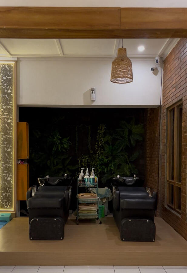 Gussy Salon
