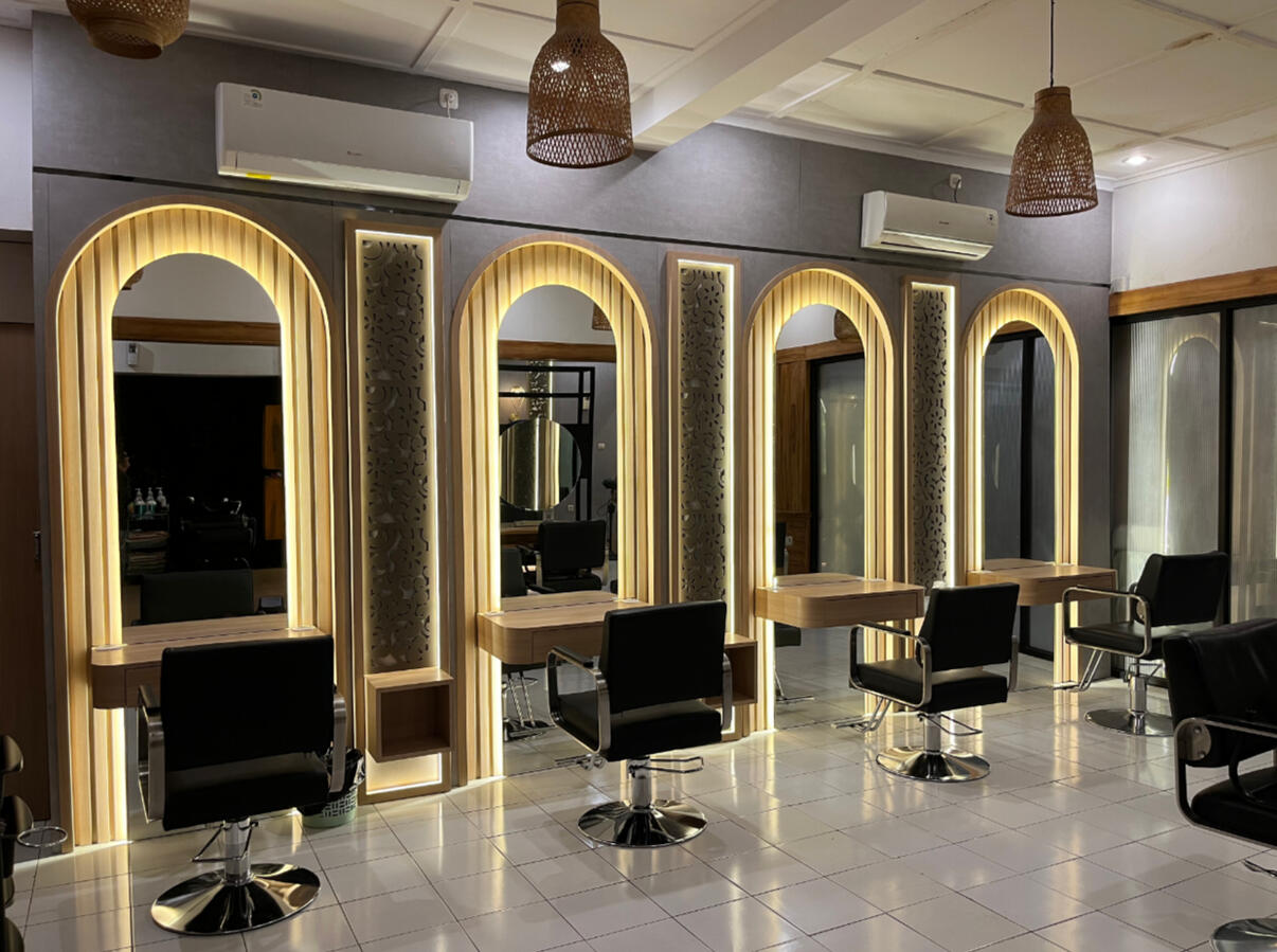 Gussy Salon