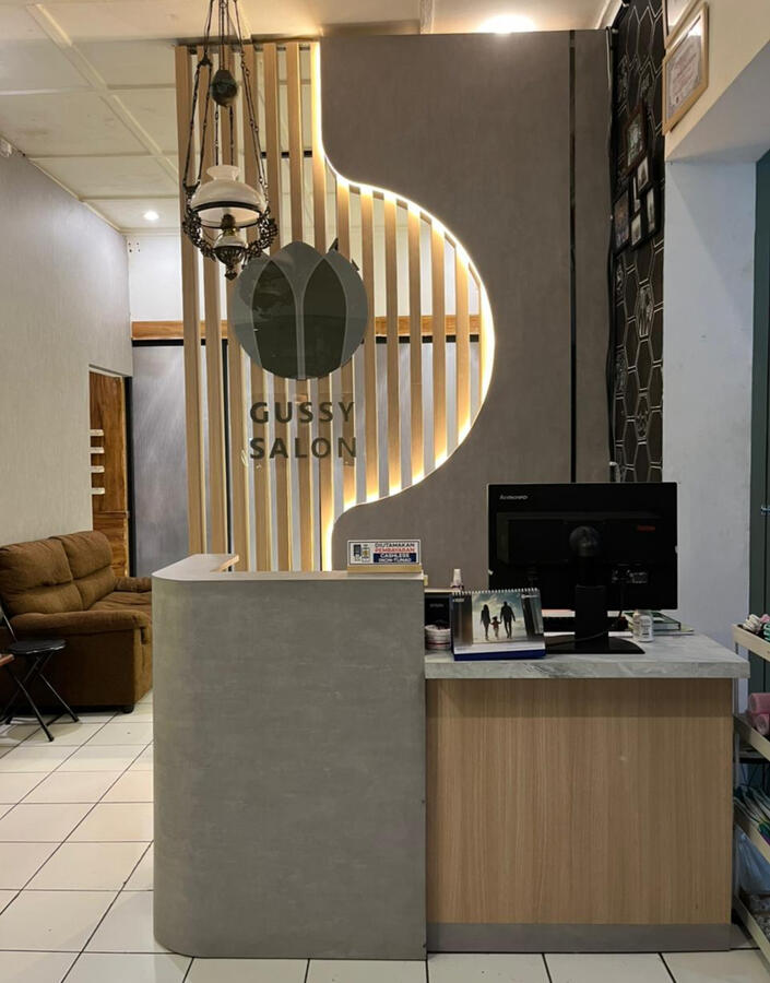 Gussy Salon